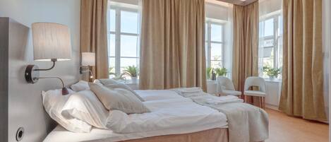 Desk, blackout curtains, free WiFi, bed sheets