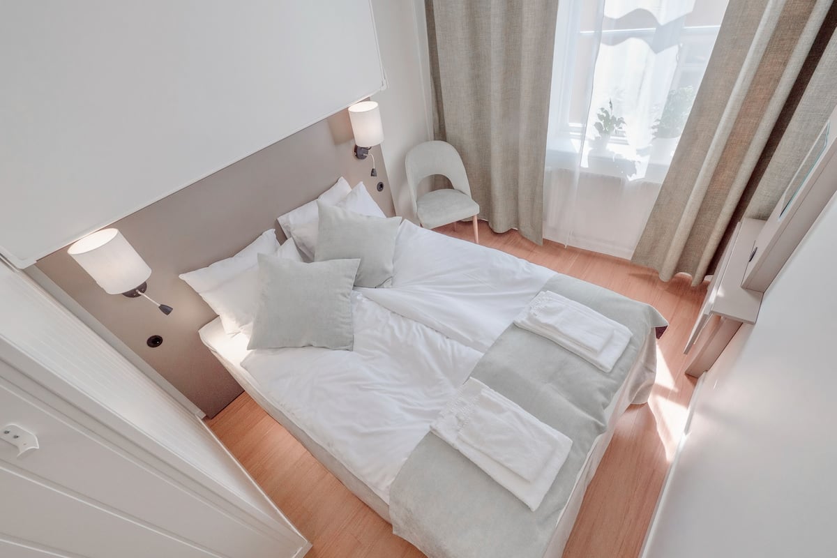 Budget Room with small bathroom | Desk, blackout drapes, WiFi (free), bed sheets