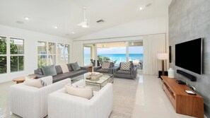 独特公寓式客房 | 起居区 | 等离子电视