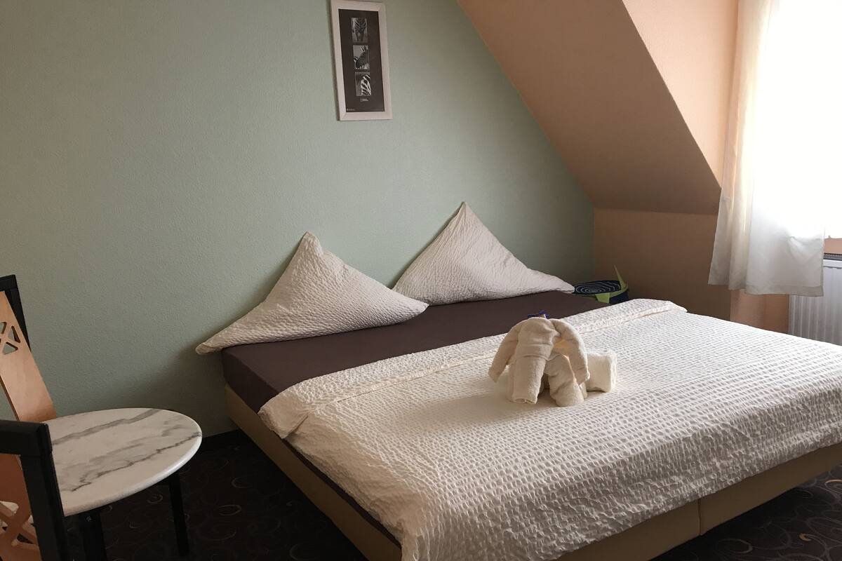 Deluxe Studio | In-room safe, desk, laptop workspace, blackout drapes
