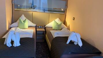 Standard Quadruple Room | In-room safe, desk, laptop workspace, blackout curtains