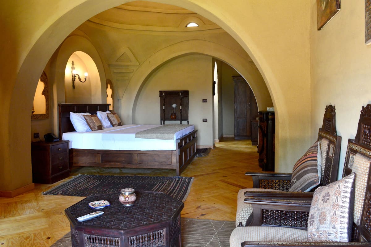 Luxury Room (Topaz) | Egyptian cotton sheets, premium bedding, minibar, in-room safe