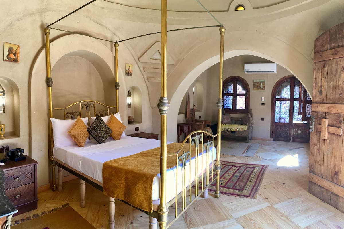 Luxury Room (Amber) | Egyptian cotton sheets, premium bedding, minibar, in-room safe