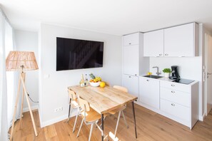 ラグジュアリー コンドミニアム | 専用簡易キッチン | 大型冷蔵庫、コンロ、食器洗い機、エスプレッソマシン