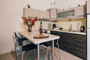 Fridge, oven, stovetop, coffee/tea maker - Beach front "Andriana Villa" with mini pool and spa (Zakynthos)