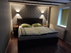 2 chambres, fer et planche Ă repasser, Wi-Fi, draps fournis