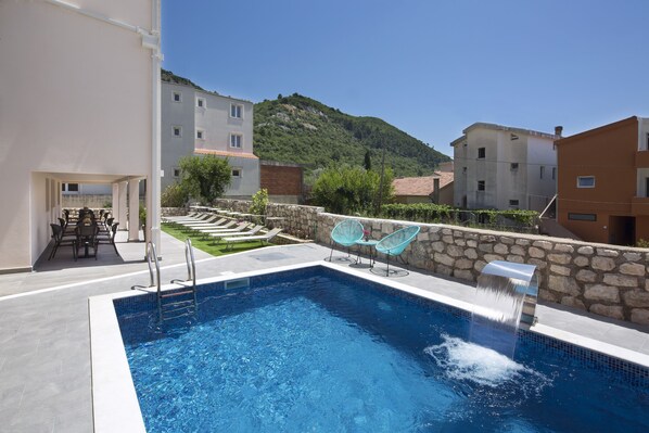 Seasonal outdoor pool, open 7:00 AM to 11:00 PM, pool loungers