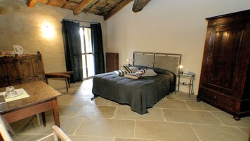 Habitación doble superior | Sistema de insonorización, cunas (de pago), wifi gratis y ropa de cama