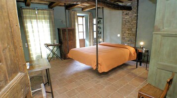 Habitación Confort doble | Sistema de insonorización, cunas (de pago), wifi gratis y ropa de cama