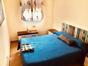 2 slaapkamers, een strijkplank/strijkijzer, reisbedje, gratis wifi