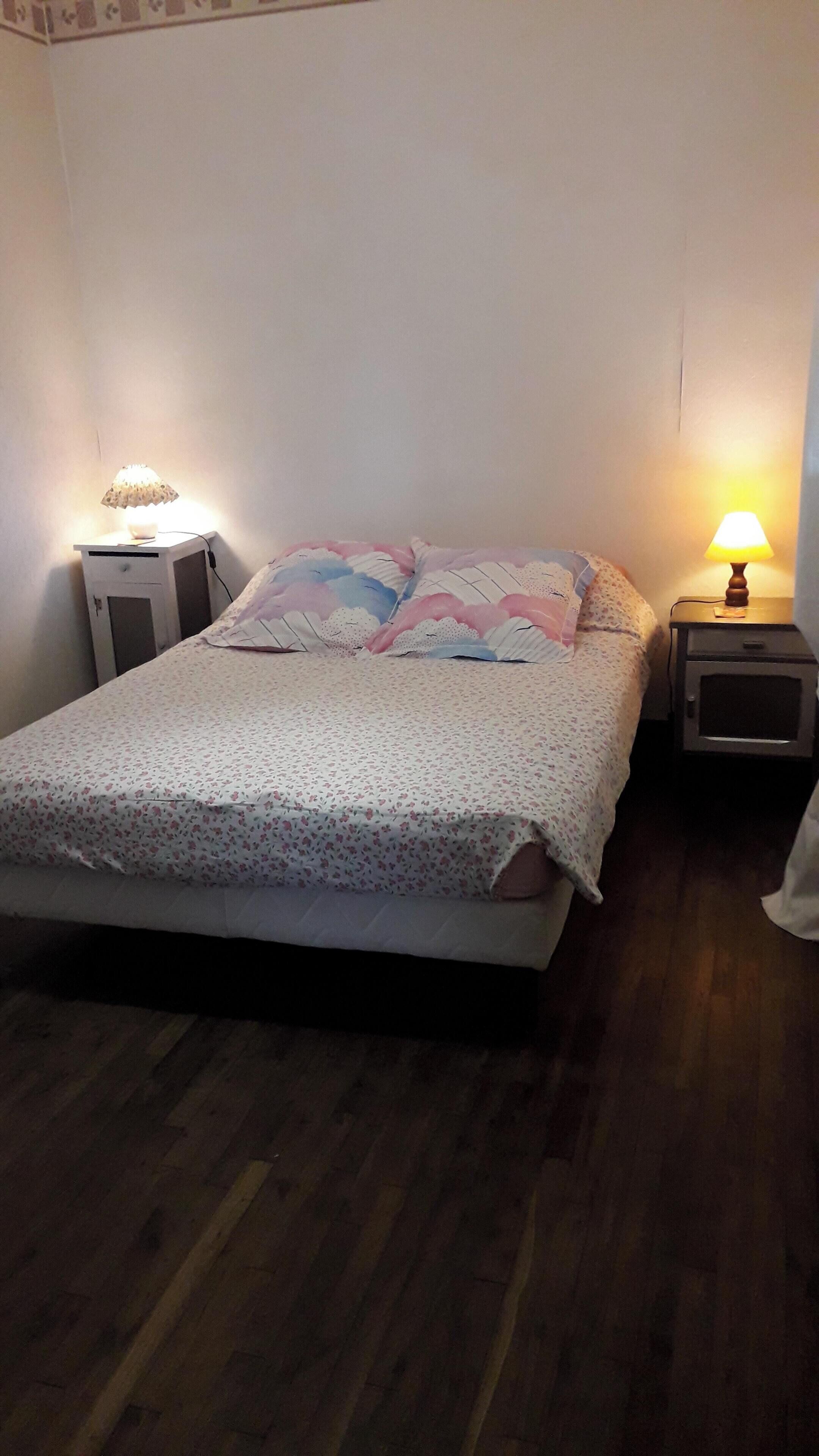 2 Schlafzimmer, Bügeleisen/Bügelbrett