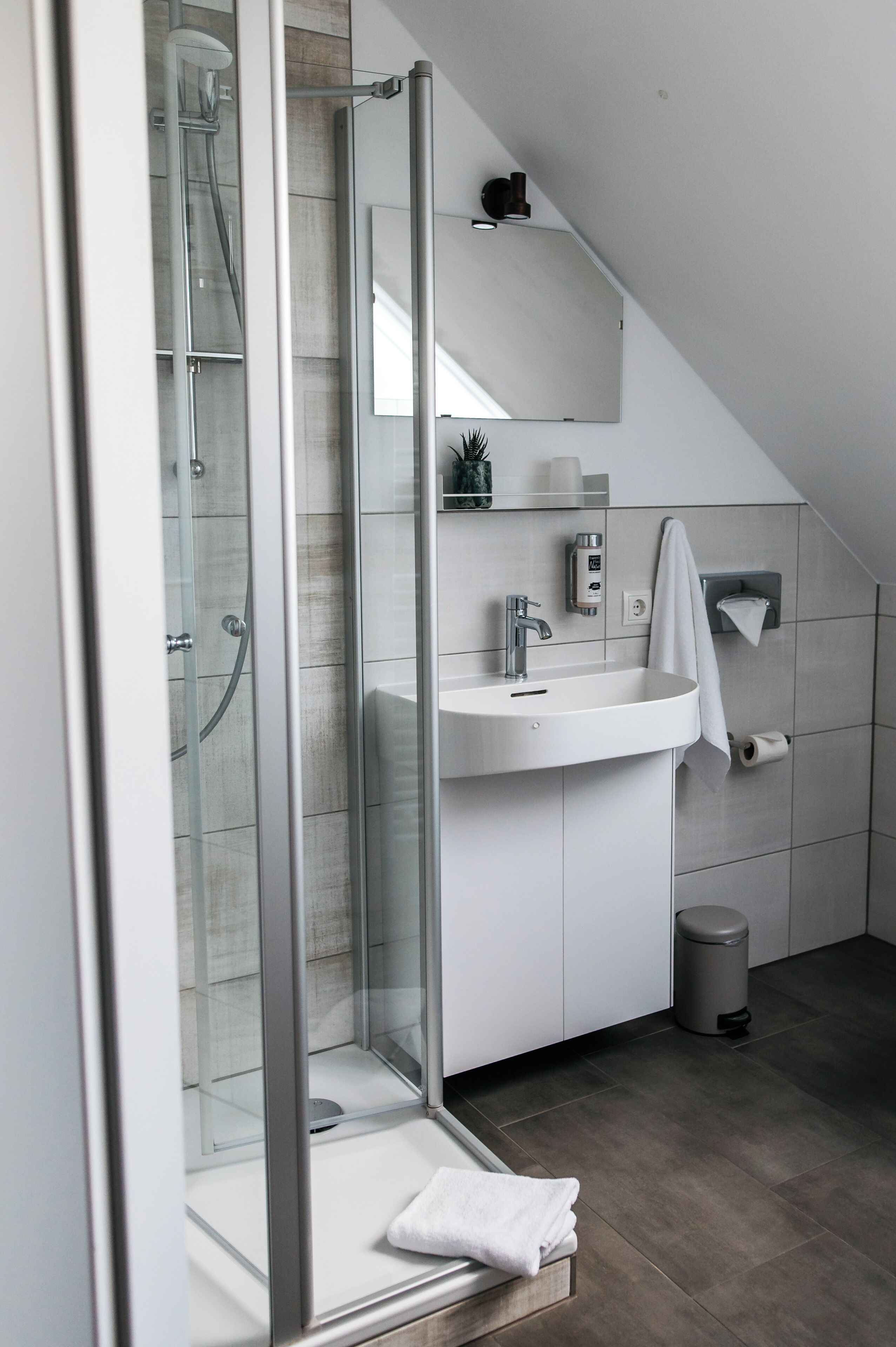 Einzelzimmer | Badezimmer | Dusche, Haartrockner, Handtücher