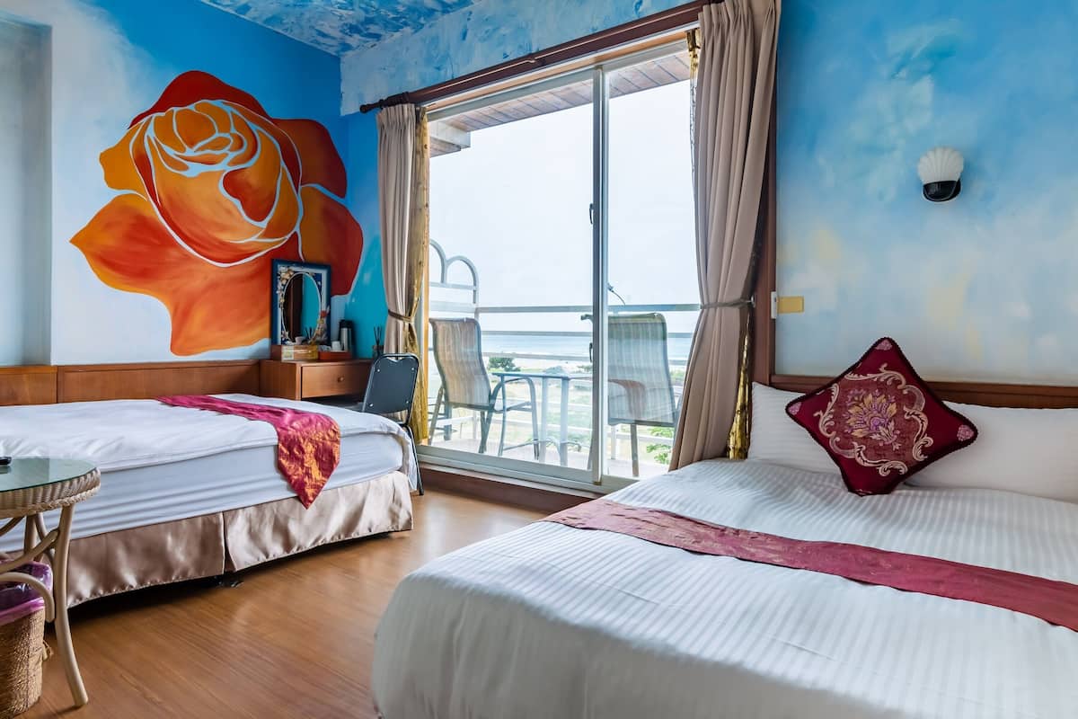 Escritorio, cortinas blackout, sistema de insonorización y wifi gratis