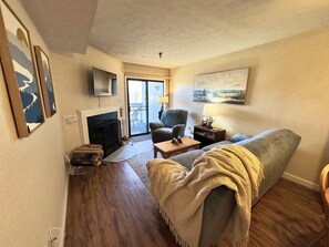 TV, fireplace