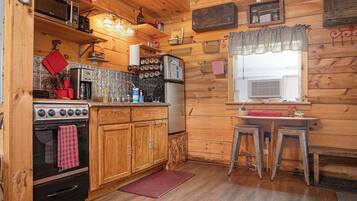 雪櫃、微波爐、焗爐、爐具