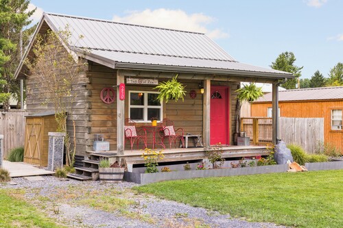 TPZ- Adorable Tiny Home! Pet ok! walk to brewery! A/C