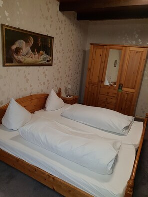 Hypo-allergenic bedding, free WiFi, bed sheets - Gulfhof (Emden)