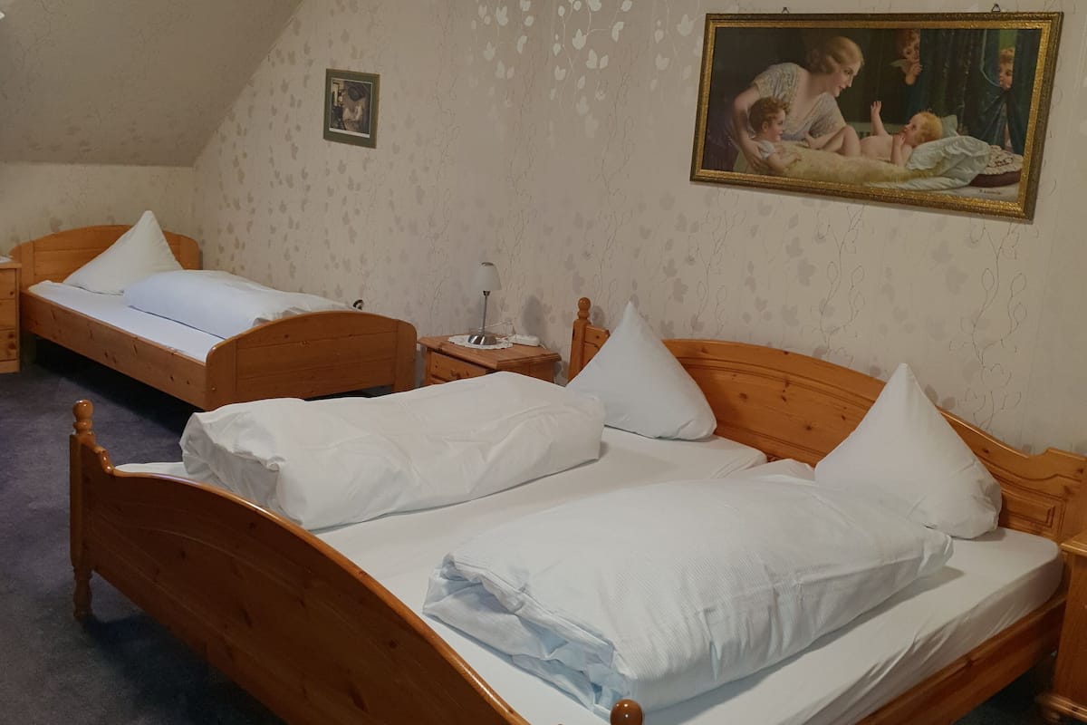 Vierpersoonskamer (Shower) | Hypoallergeen beddengoed, gratis wifi, beddengoed