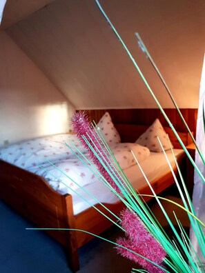 Hypo-allergenic bedding, free WiFi, bed sheets - Gulfhof (Emden)