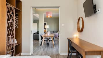 ๋ญ์
๋ฆฌ ํํธํ์ฐ์ค, ์นจ์ค 2๊ฐ, ์๋ด ์ ๋ง | 2 ๊ฐ์ ์นจ์ค, ์ค๋ฆฌ/๊ฑฐ์ํธ ์ด๋ถ, ์ฑ
์, ๋
ธํธ๋ถ ์์
๊ณต๊ฐ