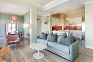 Luxury Penthouse, 2 Bedrooms, City View | Living area