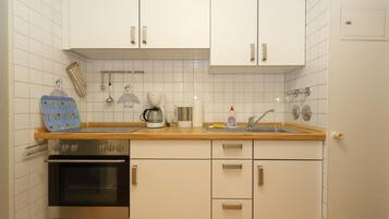 Réfrigérateur, four, cafetiÚre/bouilloire, grille-pain