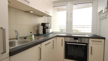 Réfrigérateur, four, cafetiÚre/bouilloire, grille-pain