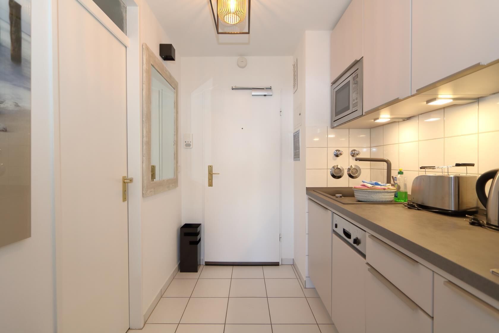 Refrigerador, microondas, cafetera y tetera y tostadora 