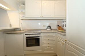 Fridge, oven, coffee/tea maker, toaster - House by the sea app. 117 OB (Westerland)