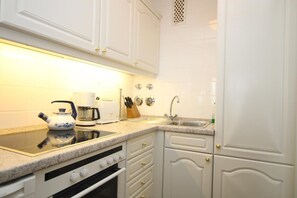 冰箱、烤箱、茶具/咖啡用具、烤面包机