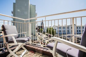 Property grounds - App. Hegger "Inselglück" <br>Location:<br>The apartment house in which this vacation apartment is located is situated on the pedestrian zone which merges into Friedrichstrasse. The apartment is on the 2nd floor and can be reached by elevator without steps (Westerland)