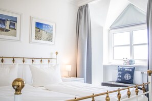 1 bedroom, free WiFi - App. Hegger "Inselglück" <br>Location:<br>The apartment house in which this vacation apartment is located is situated on the pedestrian zone which merges into Friedrichstrasse. The apartment is on the 2nd floor and can be reached by elevator without steps (Westerland)