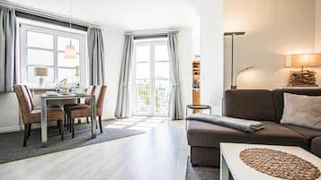 Musikkbibliotek og stereoanlegg