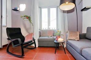 Apartamento, 2 quartos, terraço, no mezanino | Área de estar | TV de tela plana