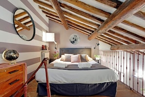 Appartement, 2 chambres, terrasse, en mezzanine | 2 chambres, fer et planche à repasser, lits bébé (en supplément)