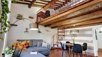 Apartamento, 2 quartos, terraço, no mezanino | Sala de estar | TV de tela plana