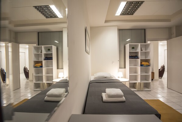 3 bedrooms, down duvets, desk, laptop workspace