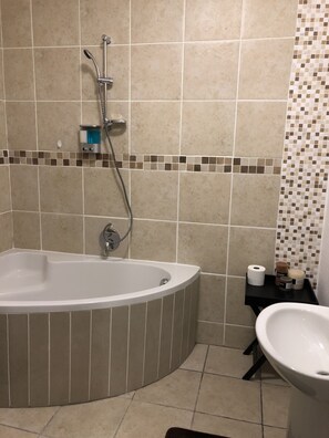 Combined shower/tub, hair dryer, towels, soap