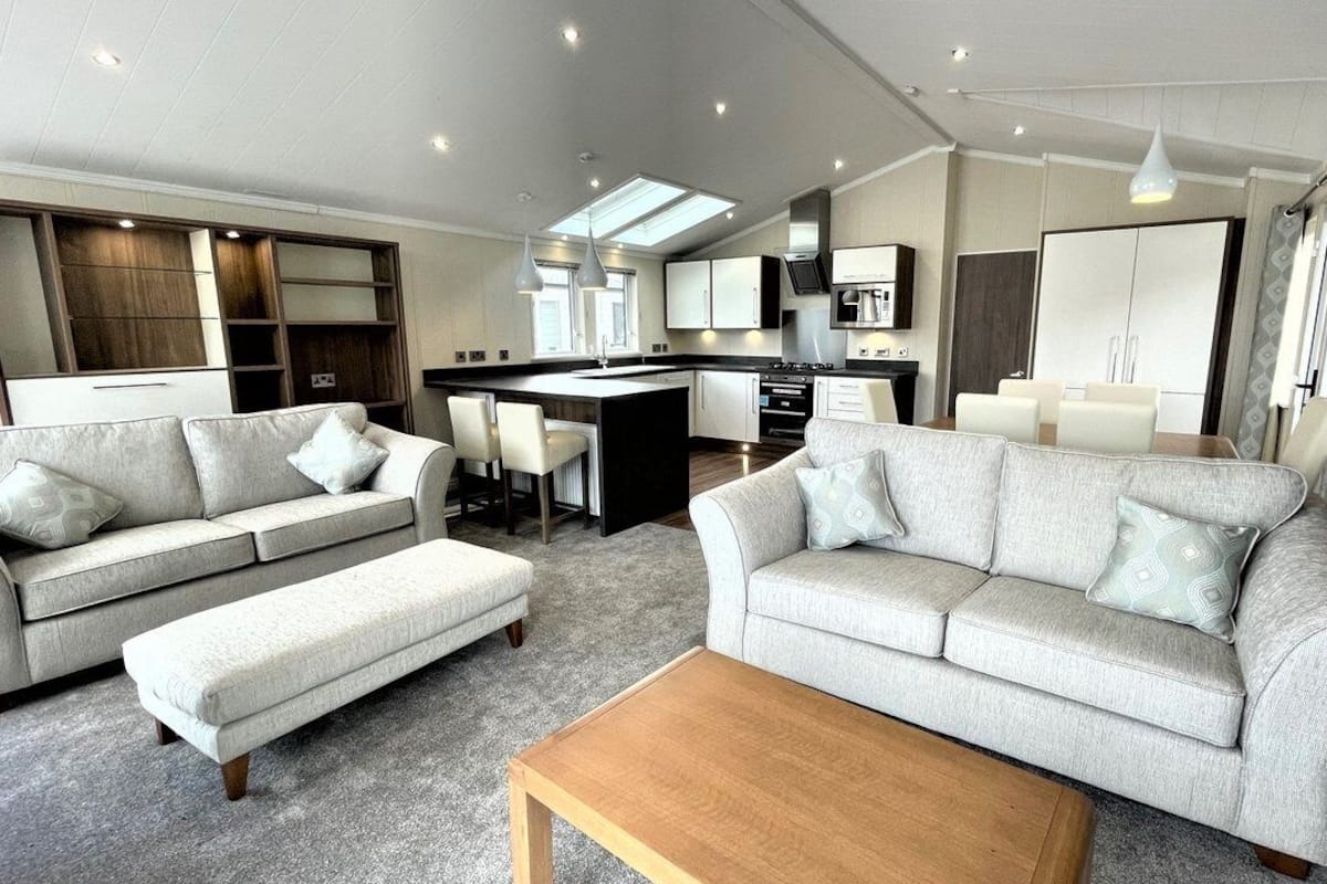 2 Bedroom Lodge | Free WiFi, bed sheets