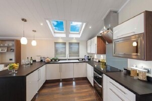 行政活动屋 | 私人厨房 | 微波炉、烤箱、炉灶、电热水壶