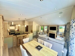 Hamlet Lodge 3 Bedroom | Dining room - Calloose Holiday Park (Hayle)