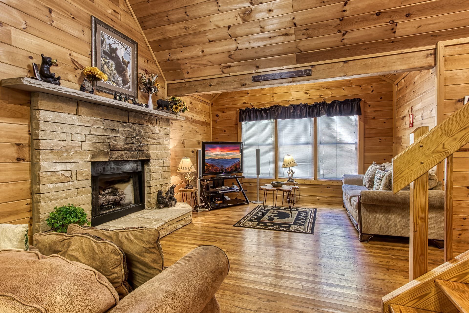 Morning Mist - Beautiful Cabin in the Arts & Crafts Community