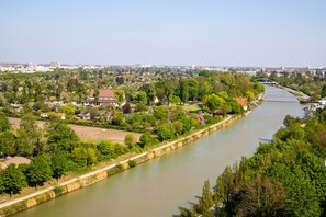 Business Room, 1 Queen Bed (View) | View from room