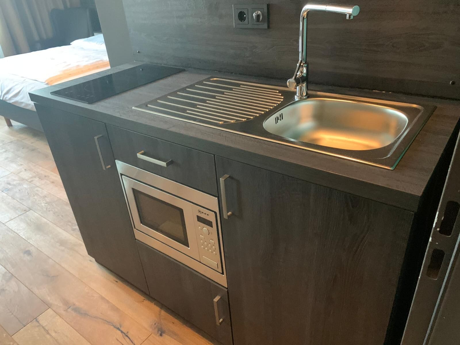 comfort room, 2 queen beds, kitchenette | private kitchenette | coffee/tea maker, electric kettle