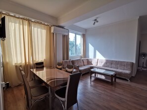 Apartment, 2 Bedrooms | Living room