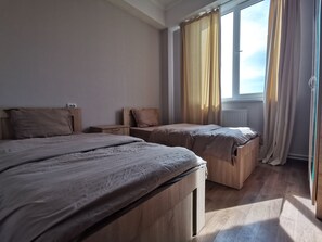 公寓, 2 间卧室 | 遮光窗帘、熨斗/熨衣板、免费 WiFi、床单