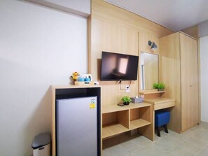 デスク、WiFi (無料)、ベッドシーツ