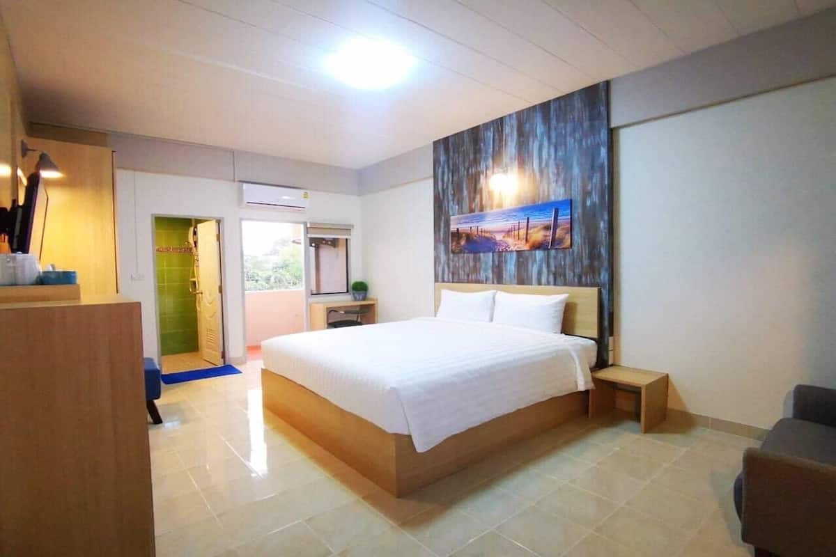 Desk, free WiFi, bed sheets