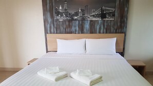 Standaard tweepersoonskamer | Een bureau, gratis wifi, beddengoed