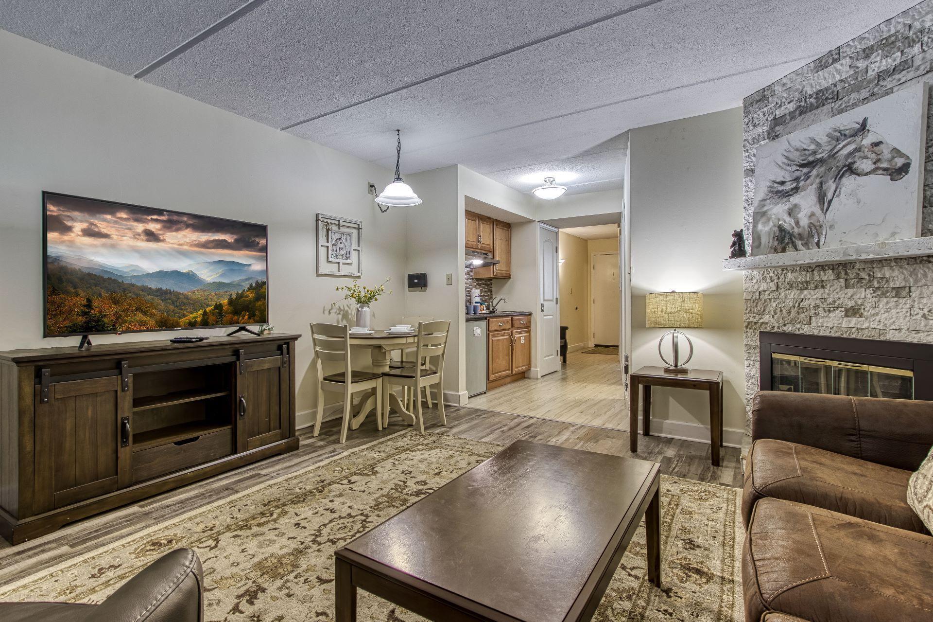 Mountain Splendor 105 - Beautiful Condo in the Heart of Gatlinburg!